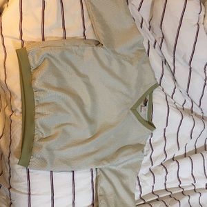 Vintage Tail V-Neck Pullover